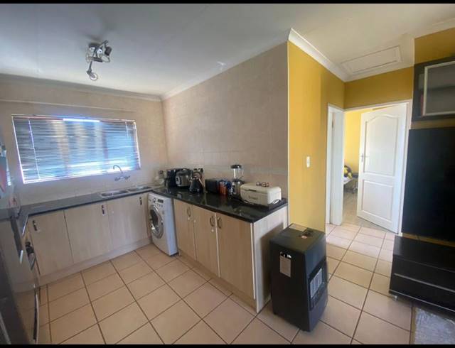 2 BEDROOM TOWNHOUSE FOR SALE IN MEREDALE